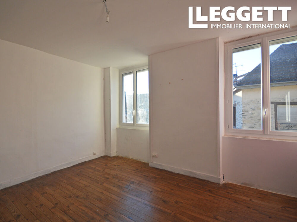 Mison de 4 chambres dans un village au c?ur du Périgord vert avec jardin séparé. Faites une offre !