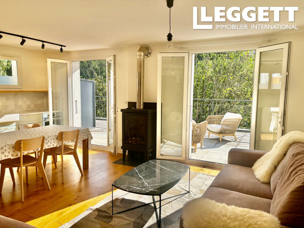 Spacieux et lumineux appartement F4 76m2 A VENDRE dans le centre de St Gervais. Terrasse 35m2