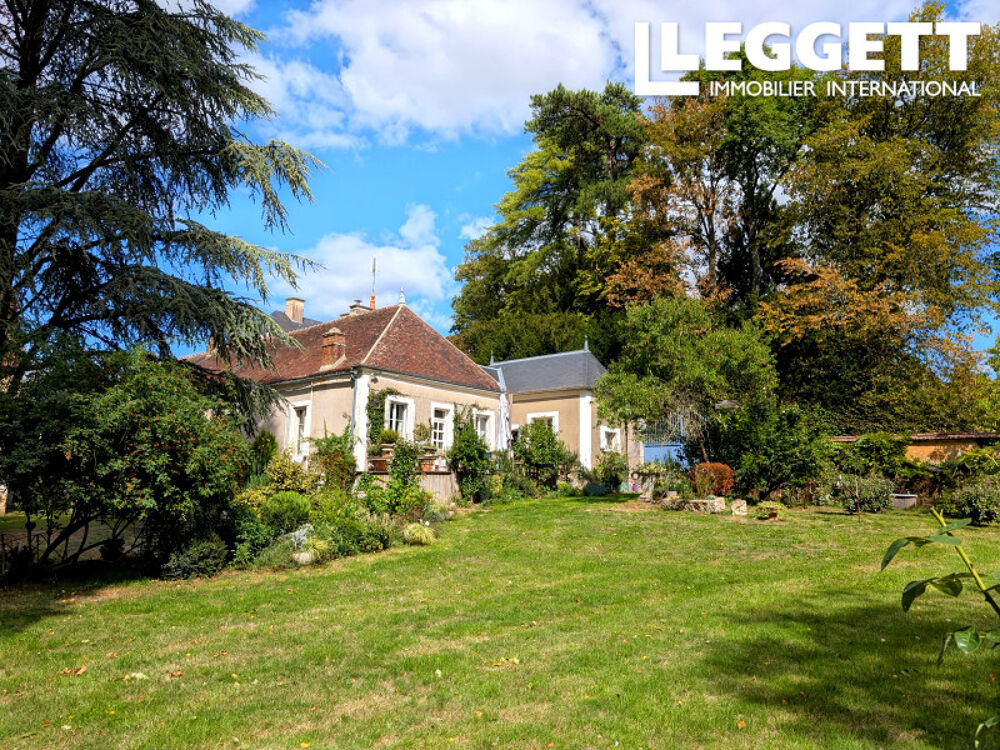 Perche en Nocé, Superbe maison de village, position dominant, avec dépendances le tout sur 3695m² terrain ...
