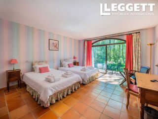  Maison à vendre 15 + pièces 1428 m²