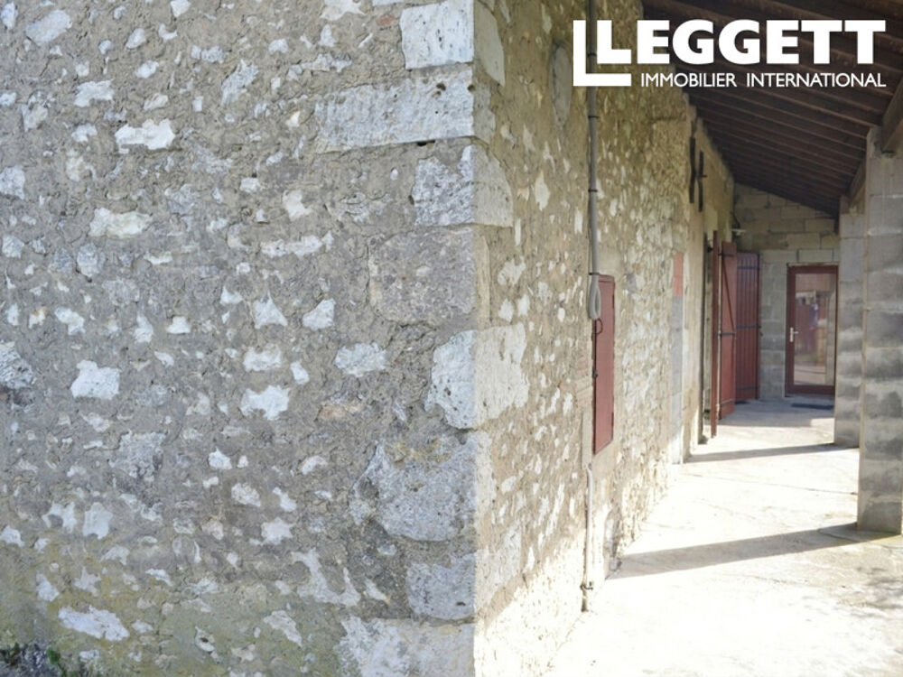 A 5 minutes de DURAS, Gros potentiel pour cette maison en pierre à restaurer avec son jardin arboré et clôturé