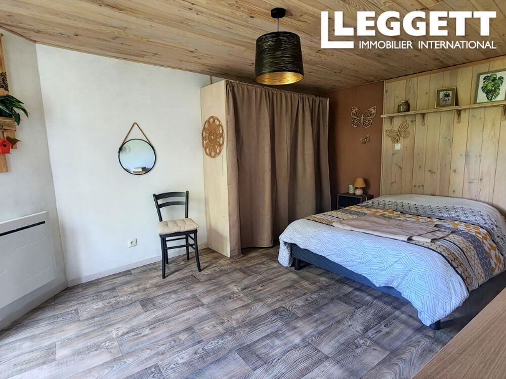 Maison de village partiellement rénovée de 100 m2 avec sa grange attenante et jardin de 450 m2