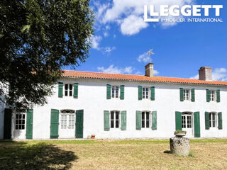 Maison 12 pièces 371 m² · à Surgères · 371 m² · 445 200 €