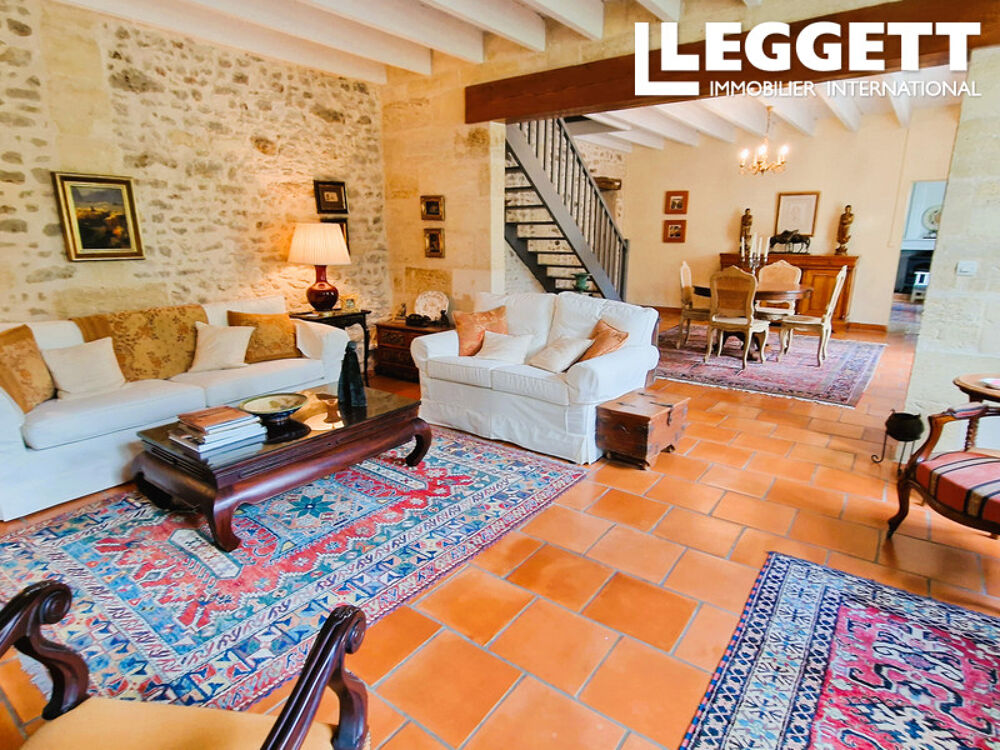 Vente Maison Magnifique maison de 5 chambres avec dépendances, garage et piscine et un jardin de 1,3 hectares Saint-christophe-de-double