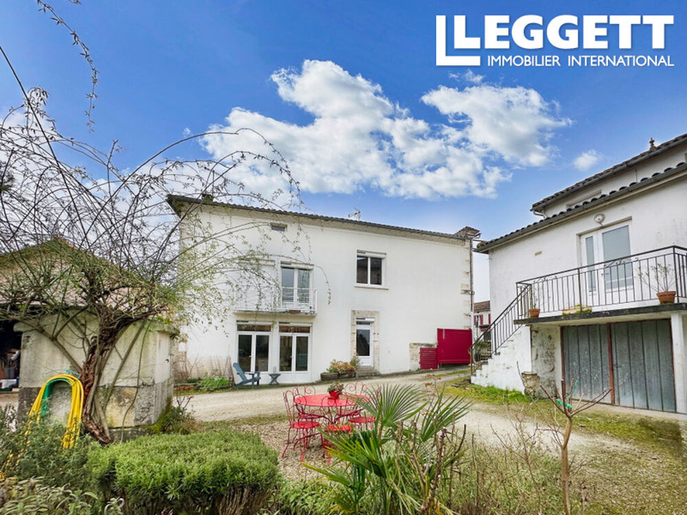 Vente Maison Spacieuse maison de village avec 3 chambres, grande grange, dépendance et joli jardin, proche des commerces. Saint-sÉverin