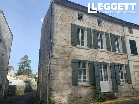 Maison de ville charentaise de 2 chambres avec potentiel, située dans la ville historique de Taillebourg. 136250 Taillebourg (17350)