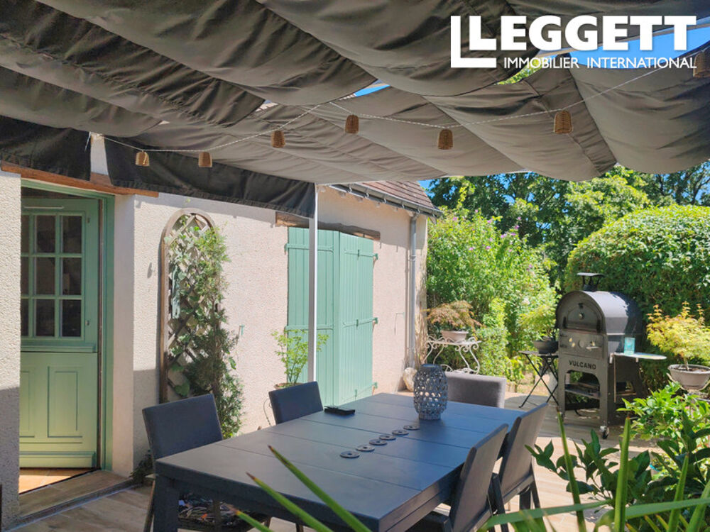 Maison de 120m2, 3 chambres, 1 salle d'eau, double garage, jardin avec terrasse et même une cave. DPE C GES A.