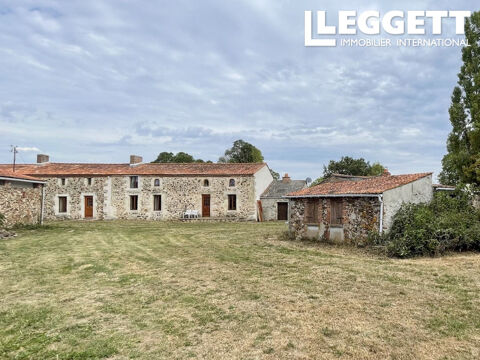   Corps de ferme avec longre (215m2), petit maison (50m2), tang 2Ha, bois 10 Ha, total 17,9Ha sur 4 sites. Maison - 10 pice(s) - 263 m