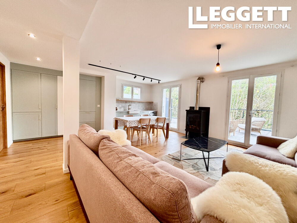 Spacieux et lumineux appartement F4 76m2 A VENDRE dans le centre de St Gervais. Terrasse 35m2