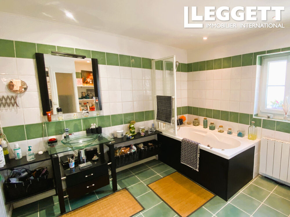 Vente Maison Belle maison de campagne en pierre rénovée de 5 chambres dans de superbes jardins matures avec piscine creusée Saint-maur