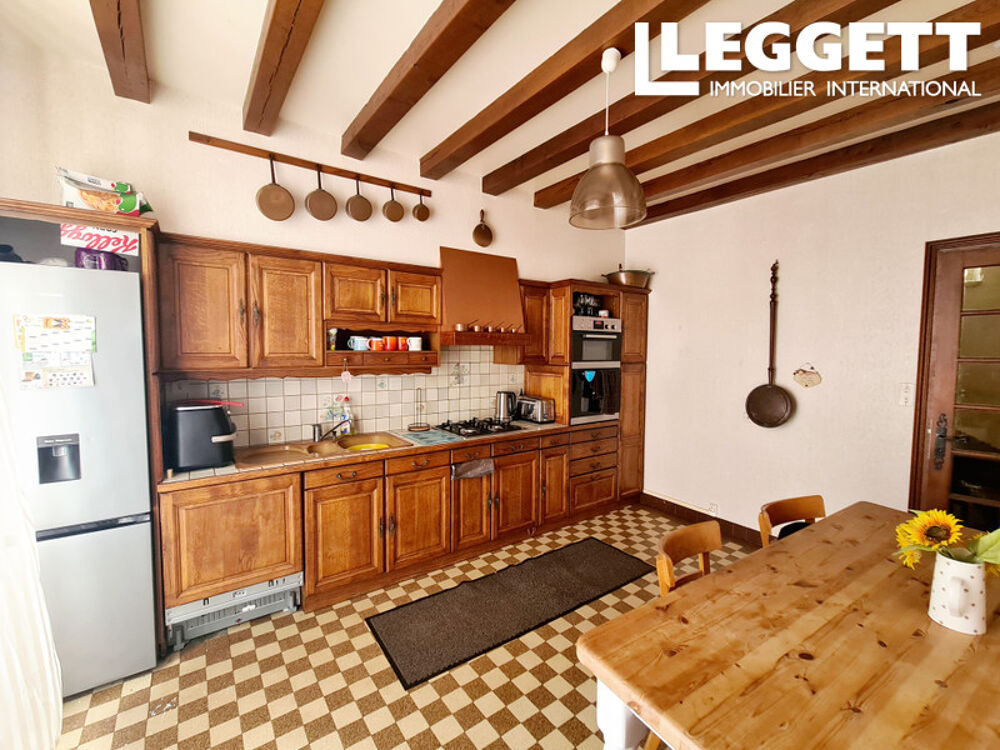 Vente Maison Maison de maître avec B&B, gîte, magasin, dépendances et jardin de 2 000 m² au c?ur de Passais.<br /> Passais villages