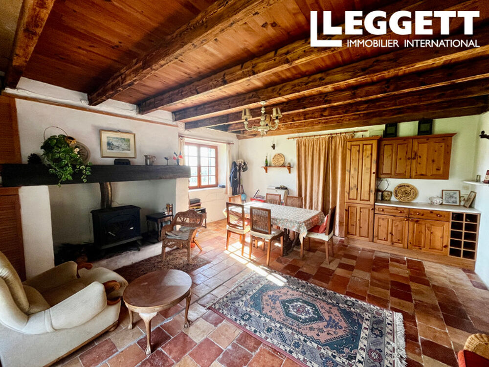 Vente Maison Charmante maison de ferme en pierre avec grange rénovée dans un endroit paisible et avec une vue magnifique. Tombeb?uf