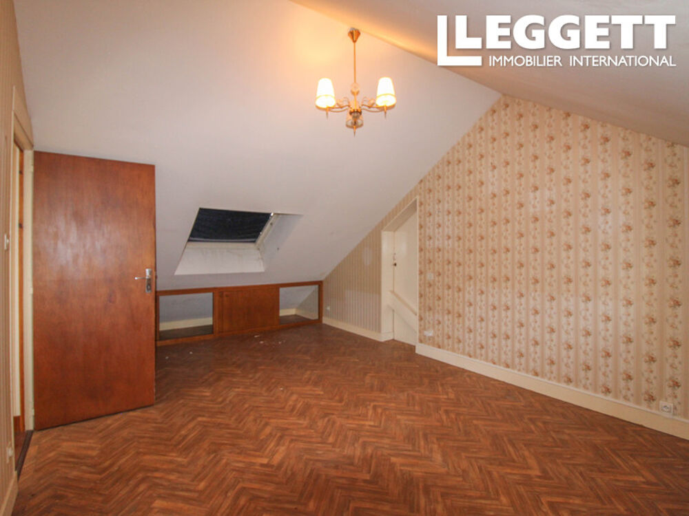 Vente Maison Maison de 4 chambres à proximité des commerces avec un superbe séjour avec mezzanine, garages, cave et jardin. Bellac