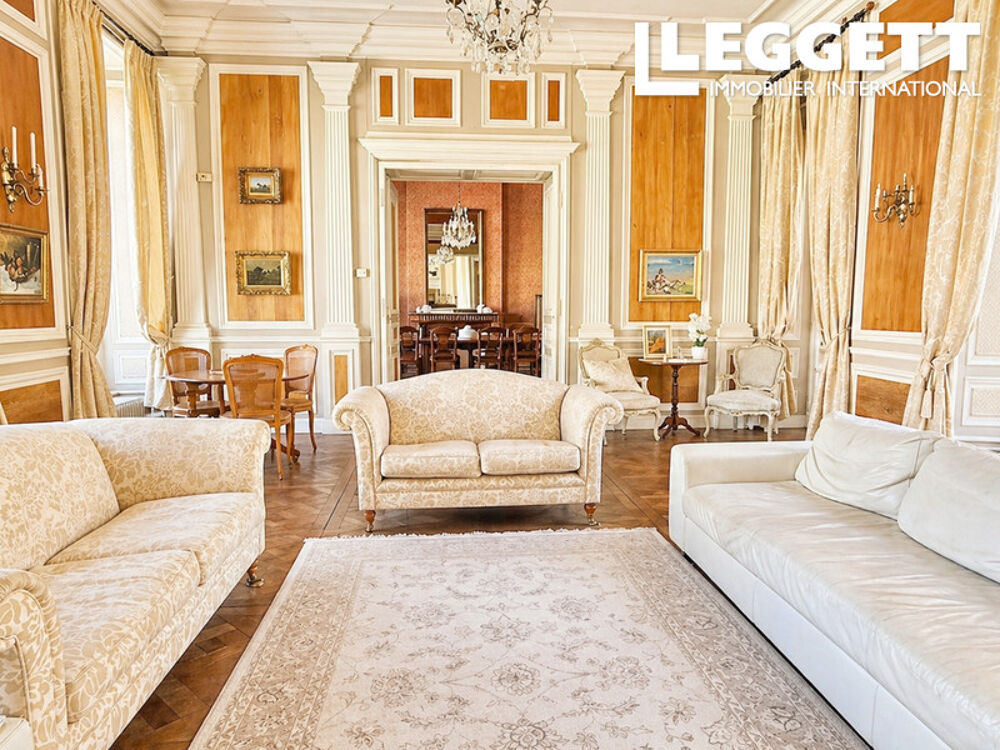 Vente Maison Élégant hôtel particulier du XVIIe siècle avec jardin clos, face à une place historique de Mayenne Mayenne