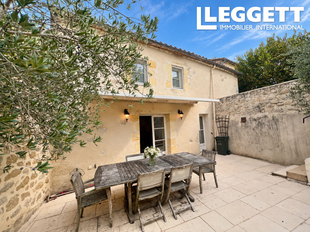 Vente Maison Maison en pierre de 3 chambres, magnifiquement rénovée, avec cour-jardin, à quelques pas du centre de la basti Pellegrue