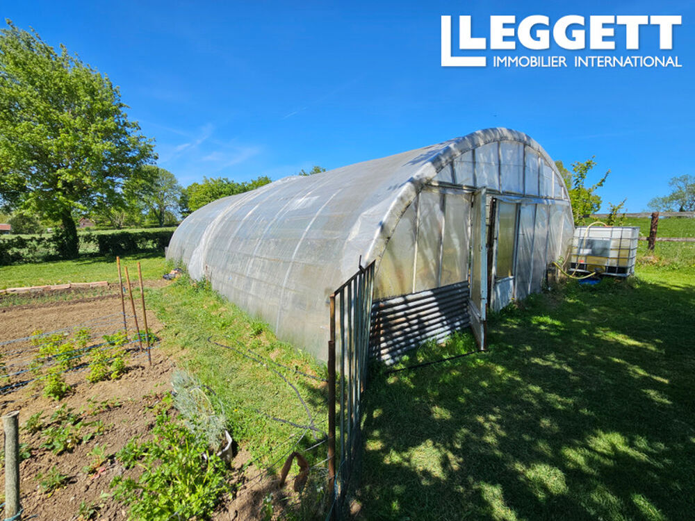 Charmante maison mitoyenne de 4 chambres à vendre dans un village, avec jardin, verger et dépendances
