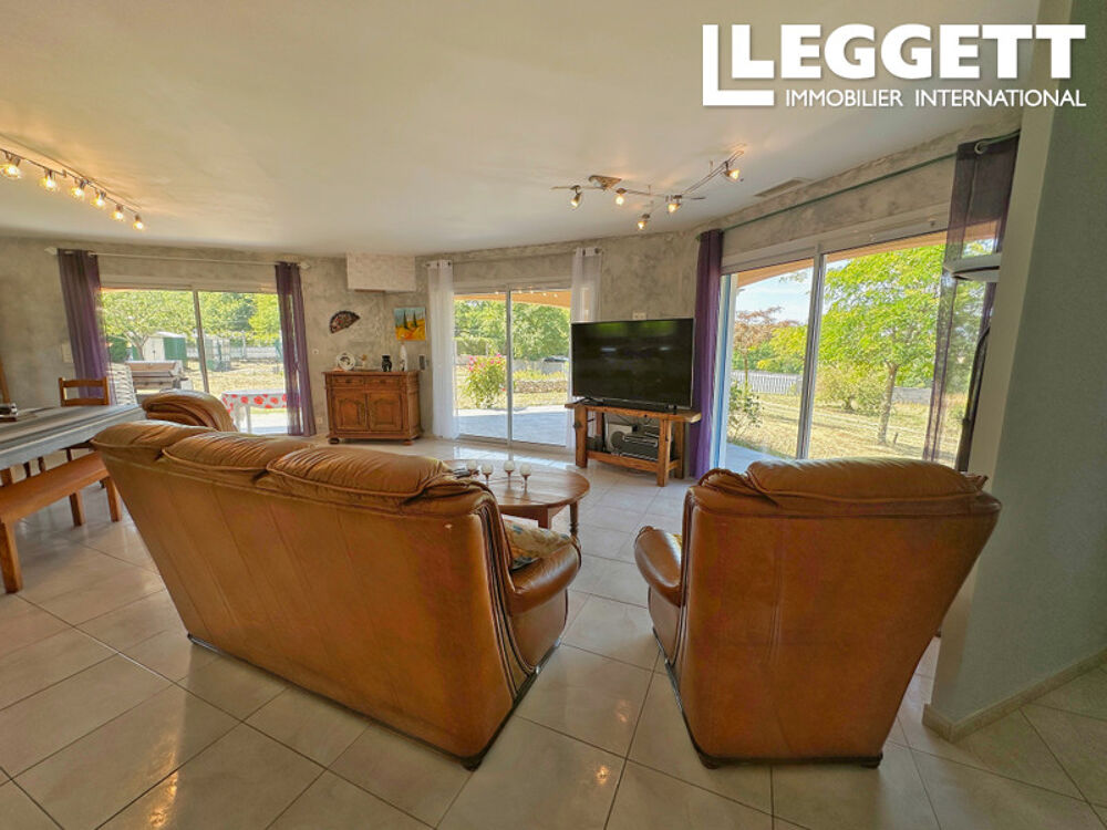 Vente Maison Maison campagne plain pied avec grand jardin sur une vue dégagée et grand sous sol. Saint aulaye-puymangou
