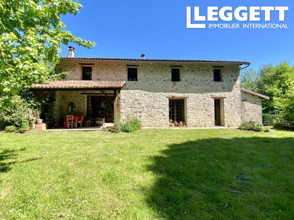 Belle maison indépendante en pierre avec 3 chambres, grand jardin et dépendances