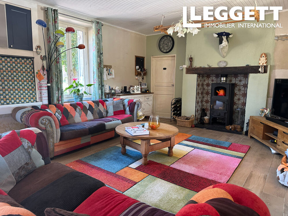 Vente Maison Propriété de caractère avec 2,5 ha, granges, piscine et potentiel équestre près de Saint-Jory-de-Chalais Saint-jory-de-chalais