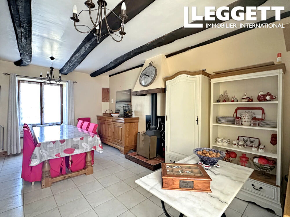 Vente Maison Secteur JOSSELIN<br />Grande Longère dans hameau 5 chambres et jardin. Potentiel commercial ou maison de vacances. Josselin