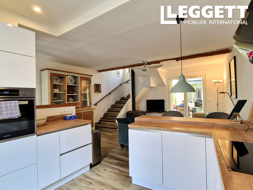 Vente Maison Une superbe propriété T5 en pierre , avec 2 sdb, bureau, cour et terrasse, dans un village au bord du canal. Homps