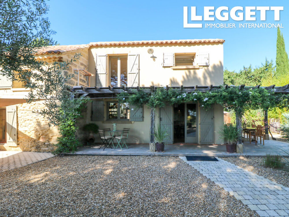 Superbe maison en pierre de caractère avec piscine, chalet indépendant et jardin paysager proche d?Uzès.