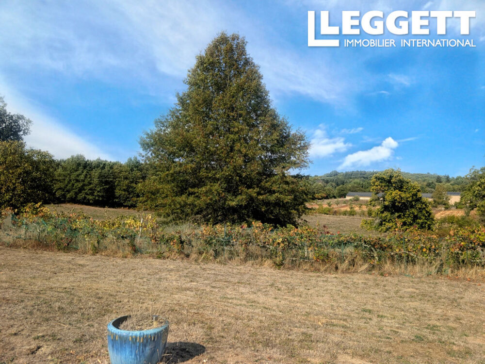 Vente Maison Charmante maison du XVIIe siècle avec dépendances, grande piscine, 3.9 hectares de terrain et petit étang La chapelle-montbrandeix