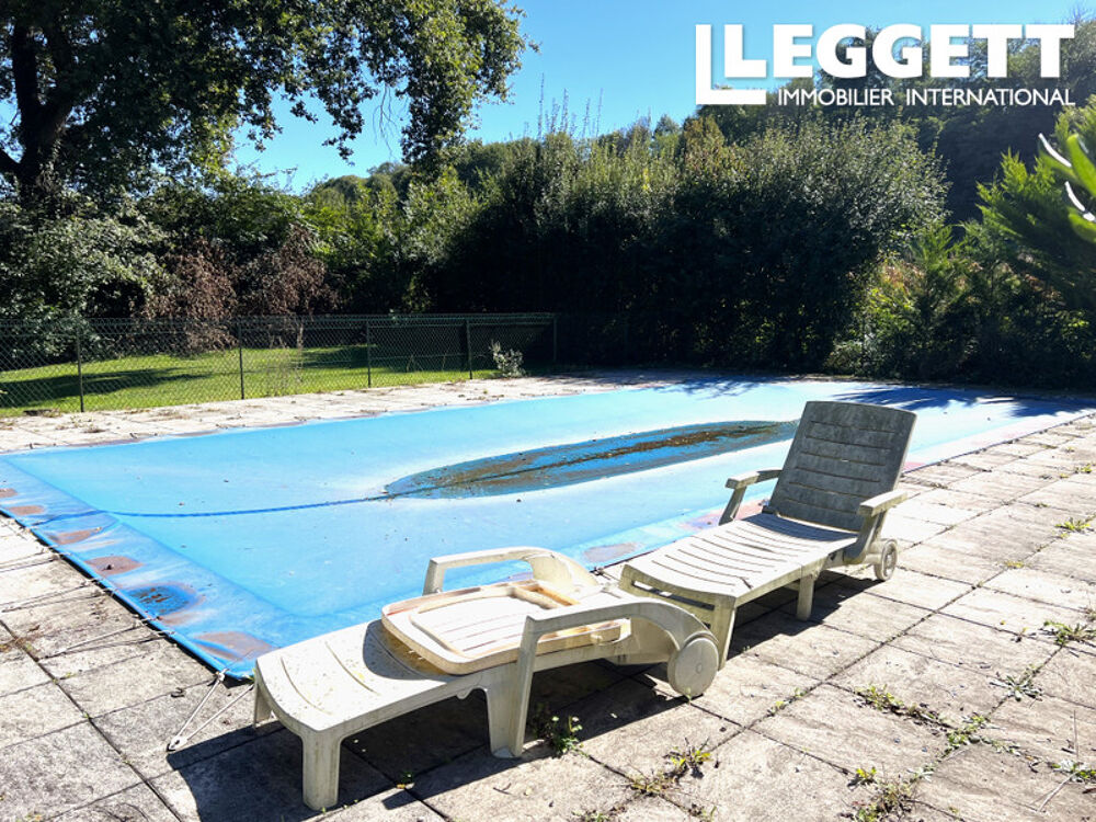 Maison de charme avec 6 ch., piscine, balcon, belle vue dégagée et potentiel gîte ou chambres d?hôtes