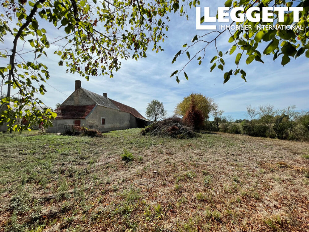 Vente Maison Ferme traditionnelle située dans un cadre idyllique, avec des granges et une longue allée privée. Saint-hilaire-en-ligniÈres
