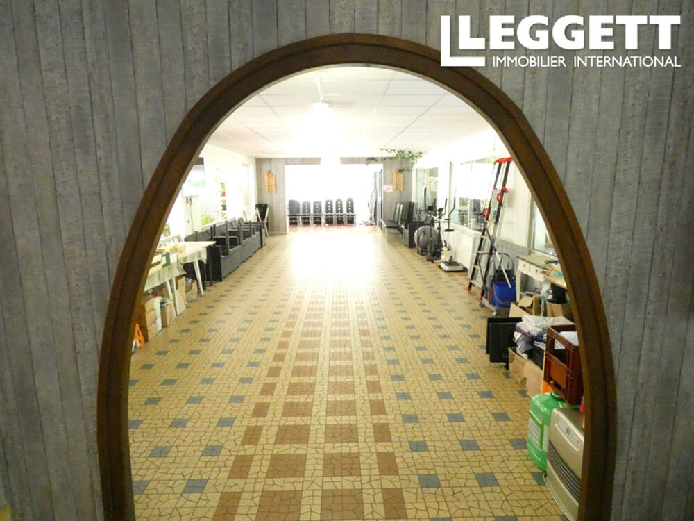 Rare ! Ancien Bar-Restaurant avec habitation et dépendance. Vue somptueuse sur la Dordogne, terrain de 1,6ha