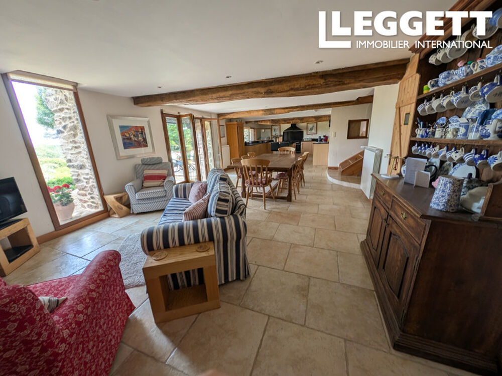 Vente Maison Superbe grange rénovée (2 salons, 5 chambres, 4 salles d'eau, salle de jeu), piscine, beau terrain avec vue Pradinas