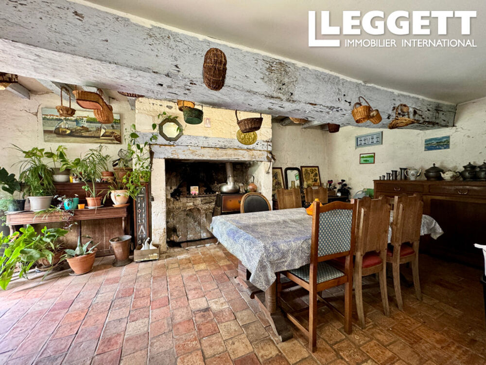 Jolie maison en pierre de 110 m² en bord de Loire avec accès privé au fleuve et amarrage.