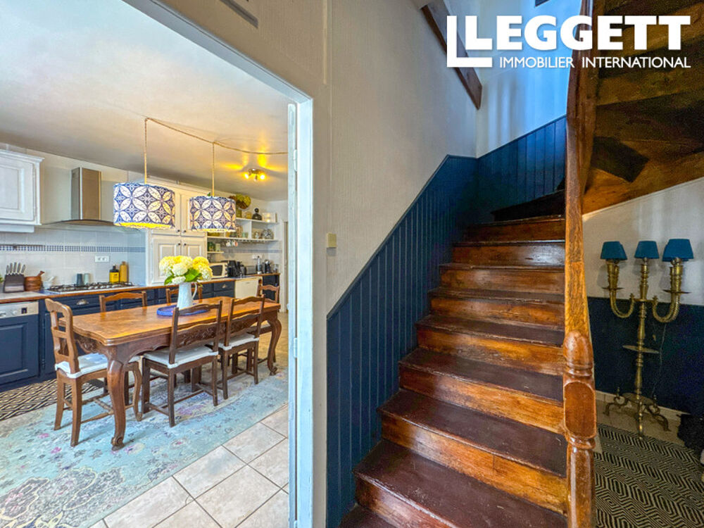 Vente Maison Charmante maison de village à Montcuq avec 5 chambres, 2 salles de bains, et un jardin plat et privatif Montcuq-en-quercy-blanc