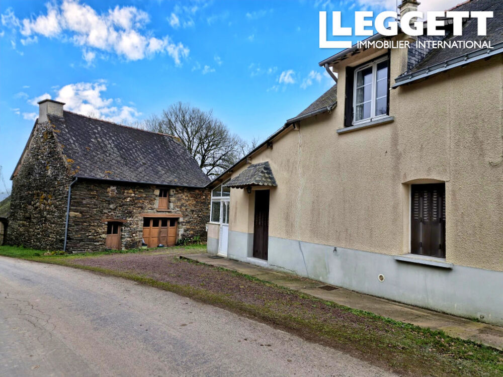Ploermel Ensemble Immobilier Maison avec dépendance à rénover sur un terrain de 2099 m². Potentiel commercial.