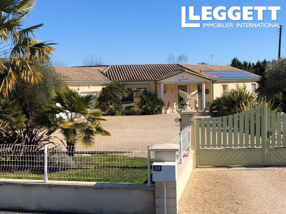 Vente Maison Villa avec entrée sur grand living,cuisine ouverte, 4 chambres avec salle de bain , wc. Véranda , Piscine . Saint-front-de-pradoux