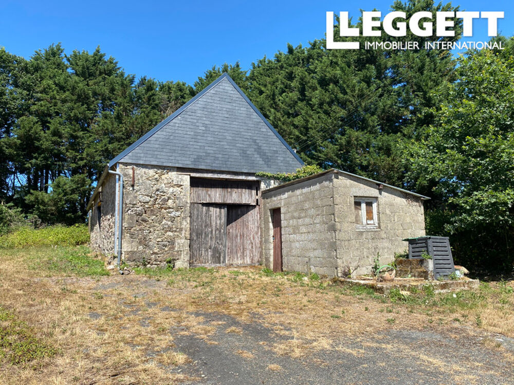 Maison de caractère avec 2 chambres, deux granges en pierre et cour intérieure. Plusquellec!