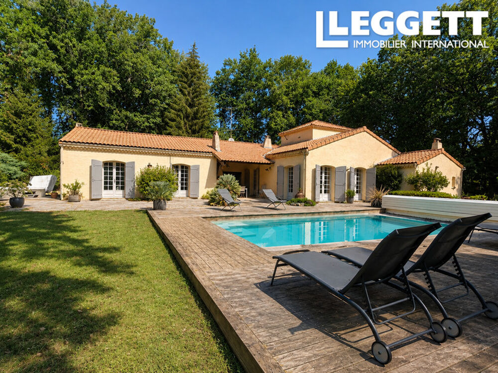 Vente Maison Spacieuse et Jolie maison familiale avec 6 chambres, piscine et jacuzzi située dans un environnement calme. AngoulÊme