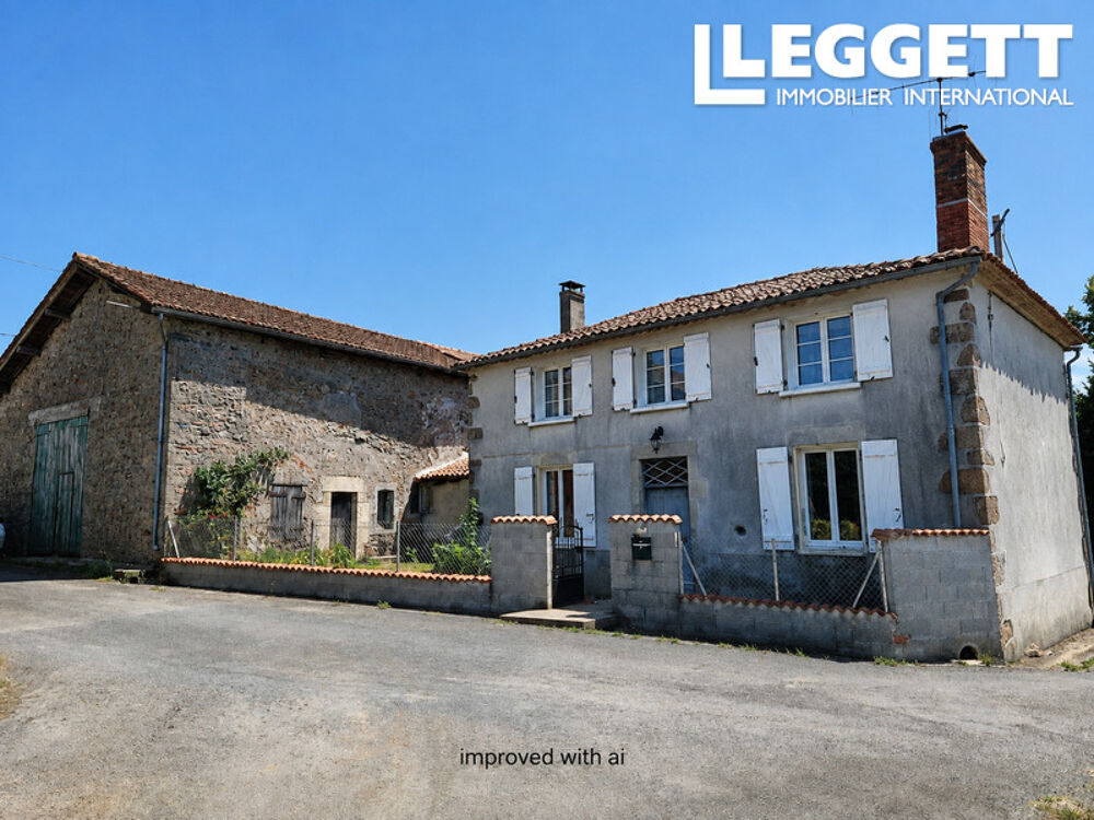 Maison de 3 chambres avec deux grandes granges, cour attenante et jardin séparé à Exideuil-sur-Vienne