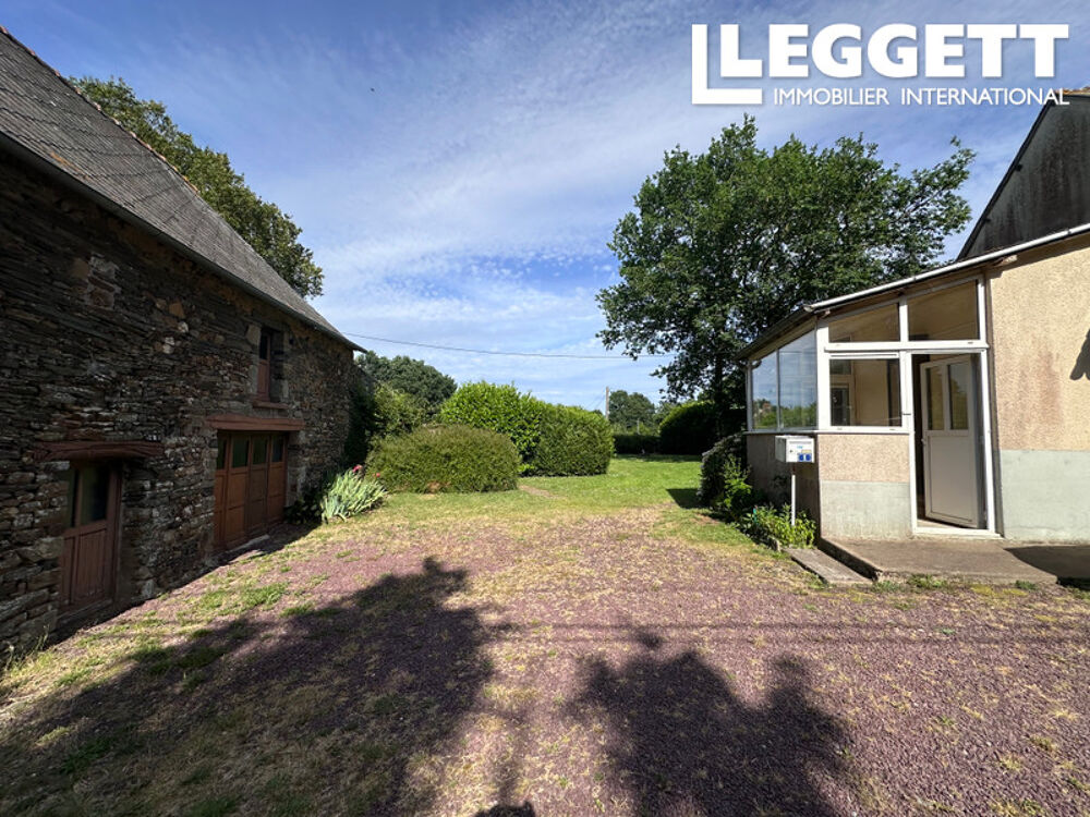 Ploermel Ensemble Immobilier Maison avec dépendance à rénover sur un terrain de 2099 m². Potentiel commercial.