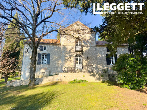   Charmante maison en pierre de 3 chambres, id�alement situ�e, avec grange, g�te pour quatre personnes et piscin Maison - 8 pi�ce(s) - 200 m�