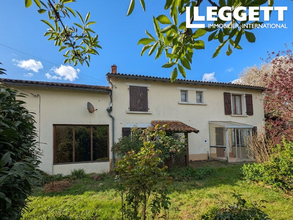 Grande maison individuelle à rafraîchir avec dépendances et beau terrain de 3 519 m²