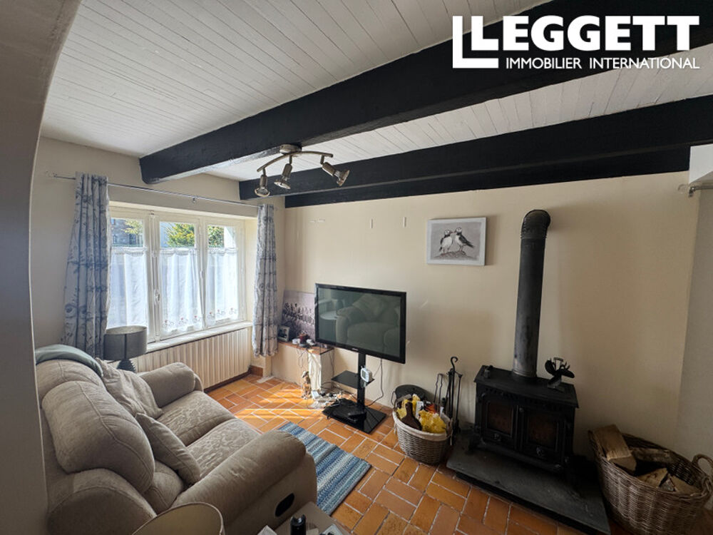 Vente Maison Une maison de quatre chambres située dans un charmant petit village du centre de la Bretagne près de Gouarec. Sainte-trÉphine