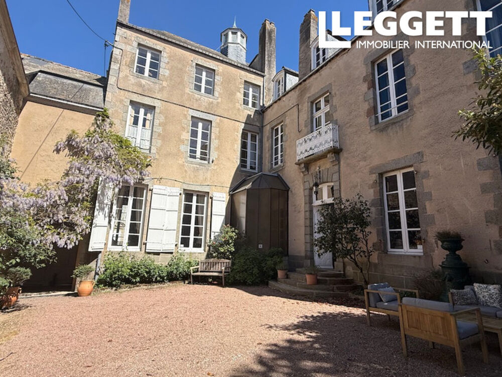 Vente Maison Élégant hôtel particulier du XVIIe siècle avec jardin clos, face à une place historique de Mayenne Mayenne