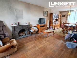 Vente Maison Belle opportunité de rénovation ! Grande propriété de 5 chambres au c?ur de Montemboeuf, en Charente. Montemb?uf