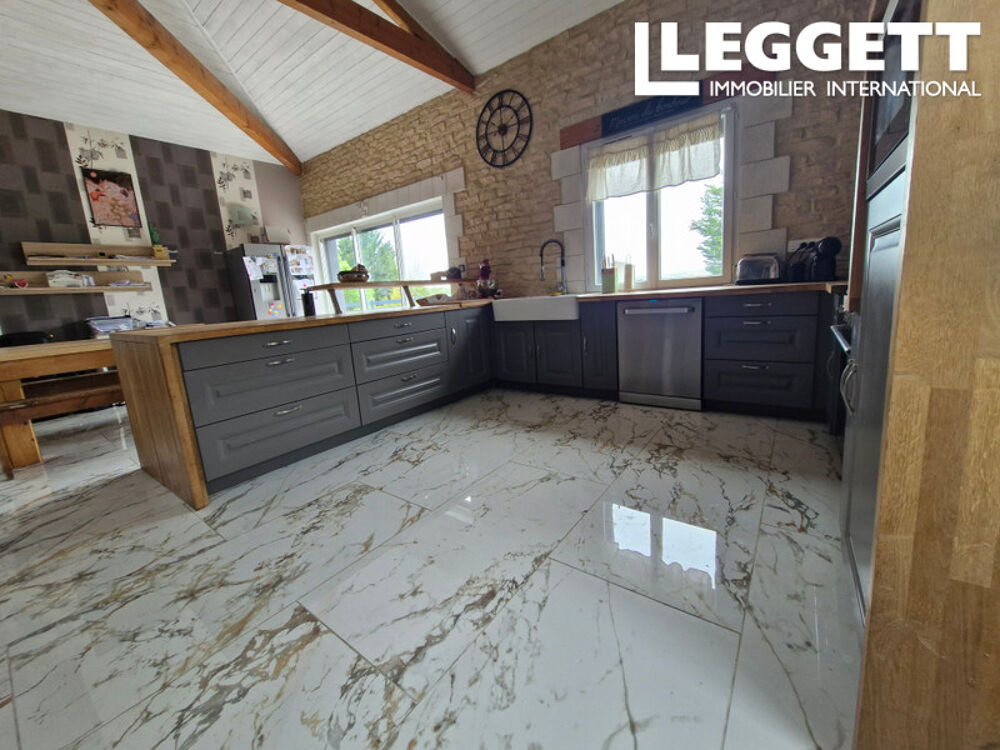 Vente Maison Belle maison de 147 m² avec quatre chambres, grand jardin et piscine Val des vignes