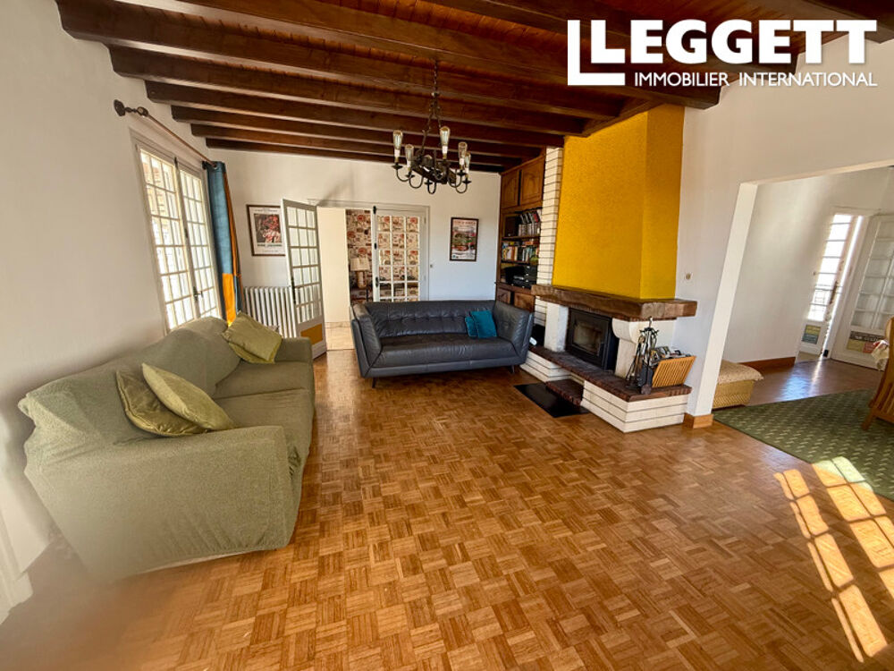 Propriété attrayante de 3 chambres à Chalais avec grand salon / salle à manger, cuisine, terrasse, jardins