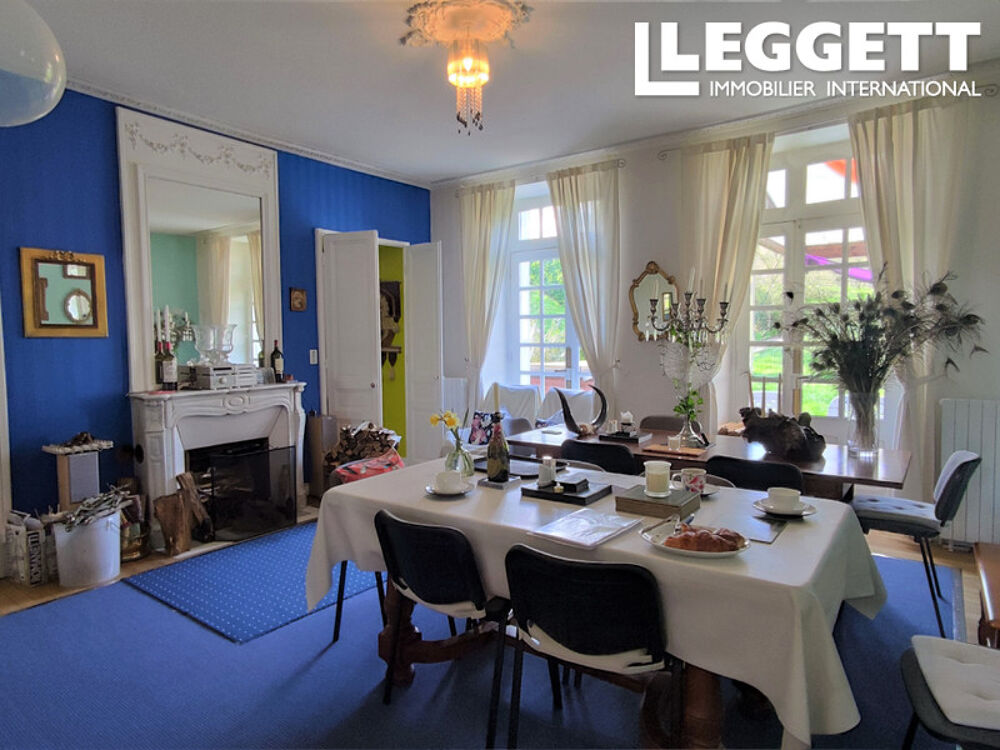 Un château classique du XIXe siècle, actuellement résidence familiale, offrant de revenues possibilités.