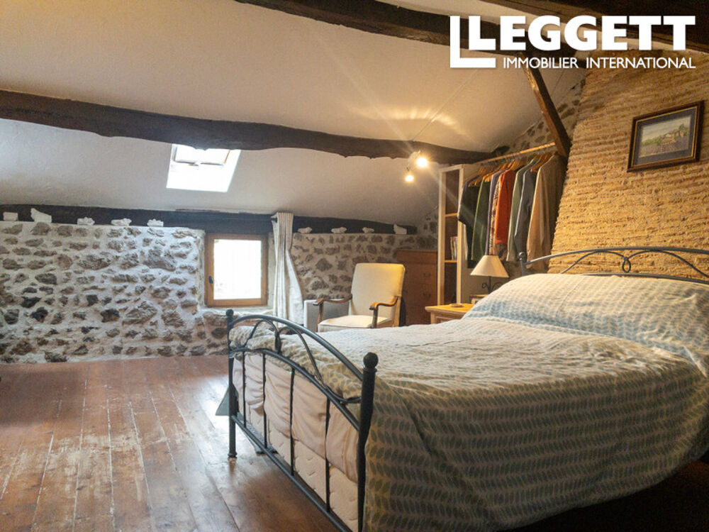 Vente Maison Maison de caractère, 2 chambres, salon/salle à manger et cuisine équipée, petit jardin, grange, un joli hameau Pressignac