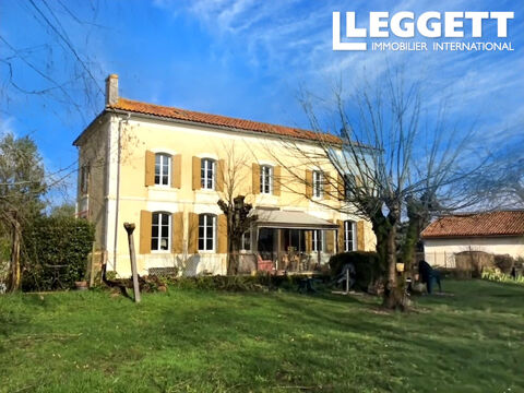   Charmante Maison Charentaise avec 4 chambres, d�pendances et jardin clos pr�s d?Aubeterre Maison - 6 pi�ce(s) - 164 m�