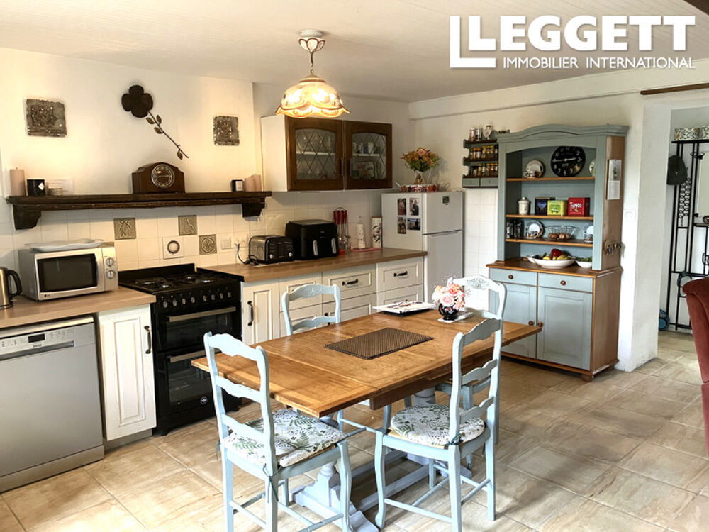 Vente Maison Jolie maison rénovée de 2 chambres avec un magnifique jardin, un garage, située à quelques pas du centre-ville L'isle-jourdain